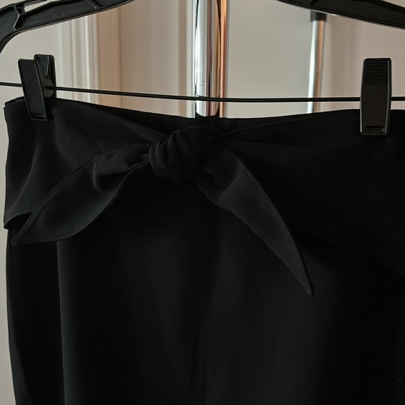 Express black skirt with bow - Picture 2 of 3